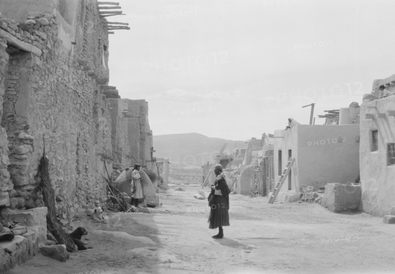 Acoma, New Mexico area views, between 1899 and 1928. Creator: Arnold Genthe.