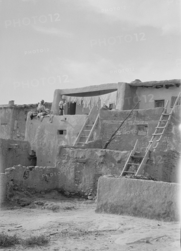 Acoma, New Mexico area views, between 1899 and 1928. Creator: Arnold Genthe.