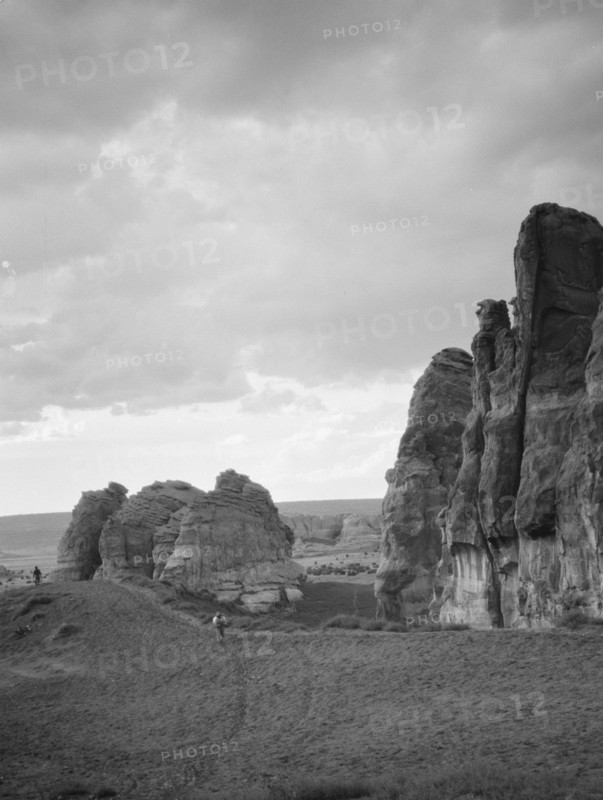 Acoma, New Mexico area views, between 1899 and 1928. Creator: Arnold Genthe.