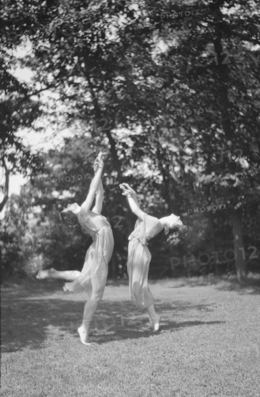 Desha and Leah dancing in Port Washington, 1921 Aug. 21. Creator: Arnold Genthe.