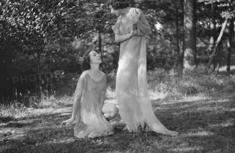 Desha and Leah dancing in Port Washington, 1921 Aug. 21. Creator: Arnold Genthe.