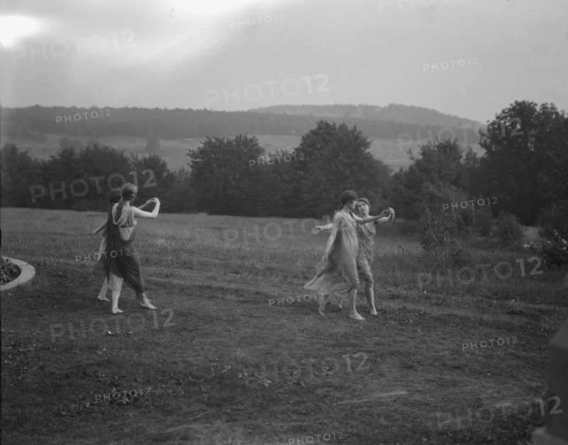 Elizabeth Duncan dancers and children, between 1916 and 1941. Creator: Arnold Genthe.