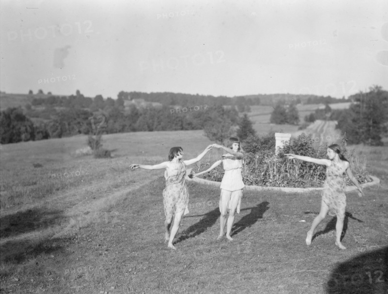 Elizabeth Duncan dancers and children, between 1916 and 1941. Creator: Arnold Genthe.