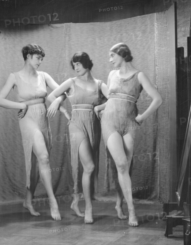 Elizabeth Duncan dancers and children, between 1916 and 1941. Creator: Arnold Genthe.