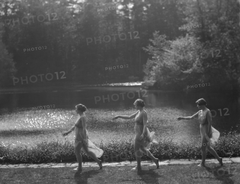 Elizabeth Duncan dancers and children, between 1916 and 1941. Creator: Arnold Genthe.