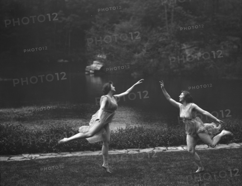 Elizabeth Duncan dancers and children, between 1916 and 1941. Creator: Arnold Genthe.
