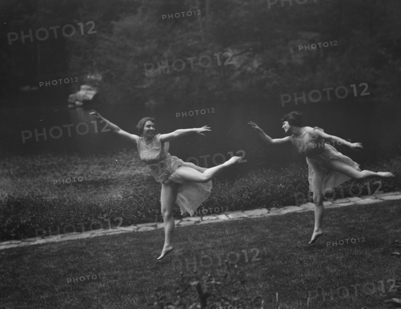 Elizabeth Duncan dancers and children, between 1916 and 1941. Creator: Arnold Genthe.