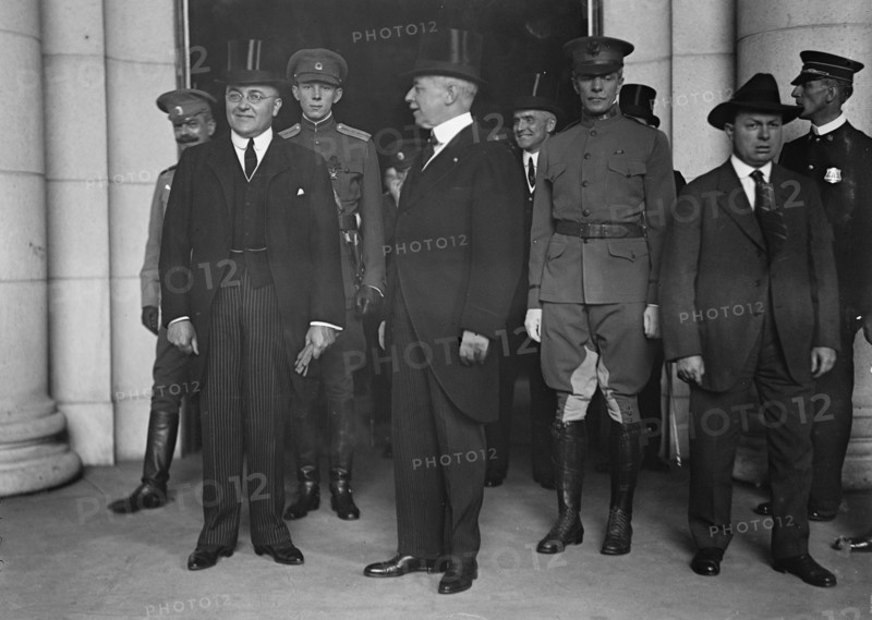 Russian Mission To U.S. - Arriving at Union Station, July 1917. Creator: Harris & Ewing.