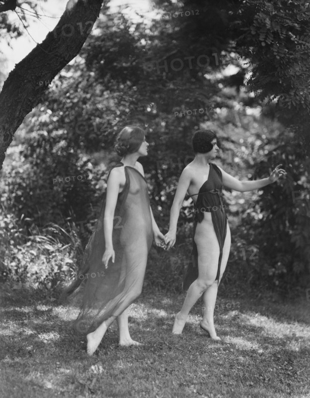 Wanger, Beatrice, Miss, and Miss Solveig Hornbeck, 1921 June 21. Creator: Arnold Genthe.