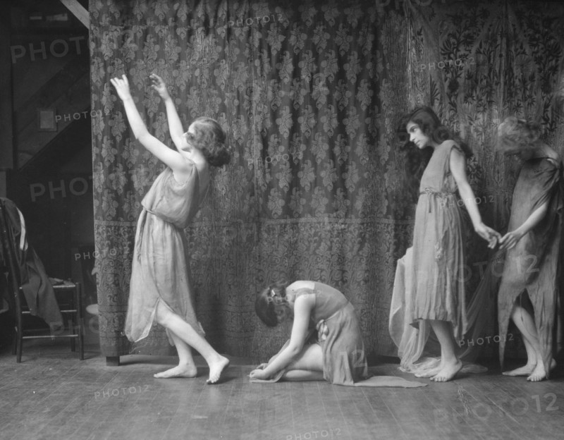 Wanger, Beatrice, Miss, and other dancers, between 1912 and 1920. Creator: Arnold Genthe.