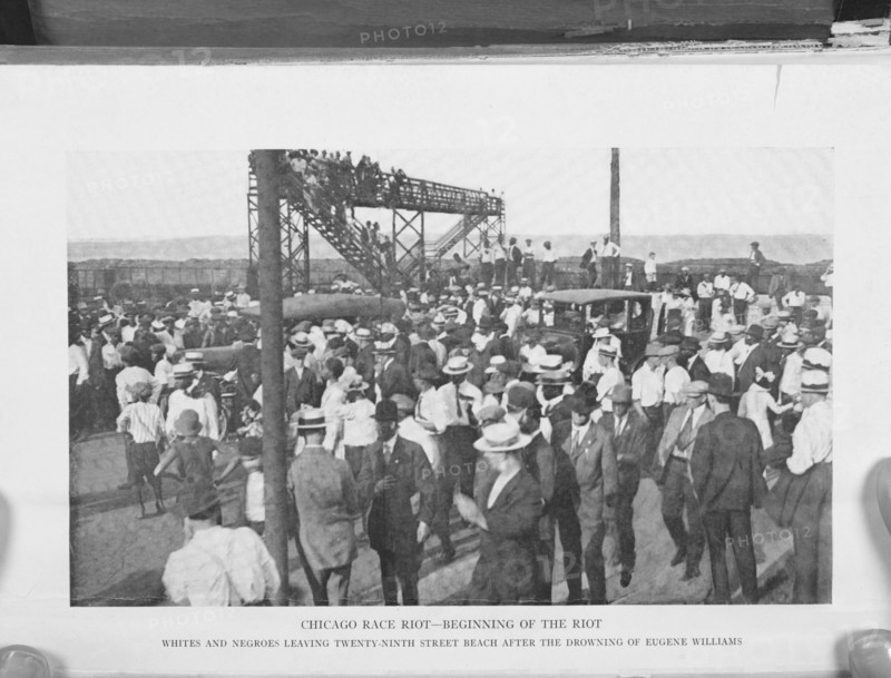 Chicago race riot- beginning of the riot; White and Negroes leaving Twenty-ninth Street..., 1922. Creator: Unknown.