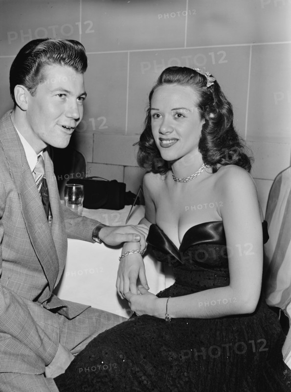 Portrait of Fran Warren and Gene Williams, Hotel Pennsylvania(?), New York, N.Y., ca. Oct. 1947. Creator: William Paul Gottlieb.