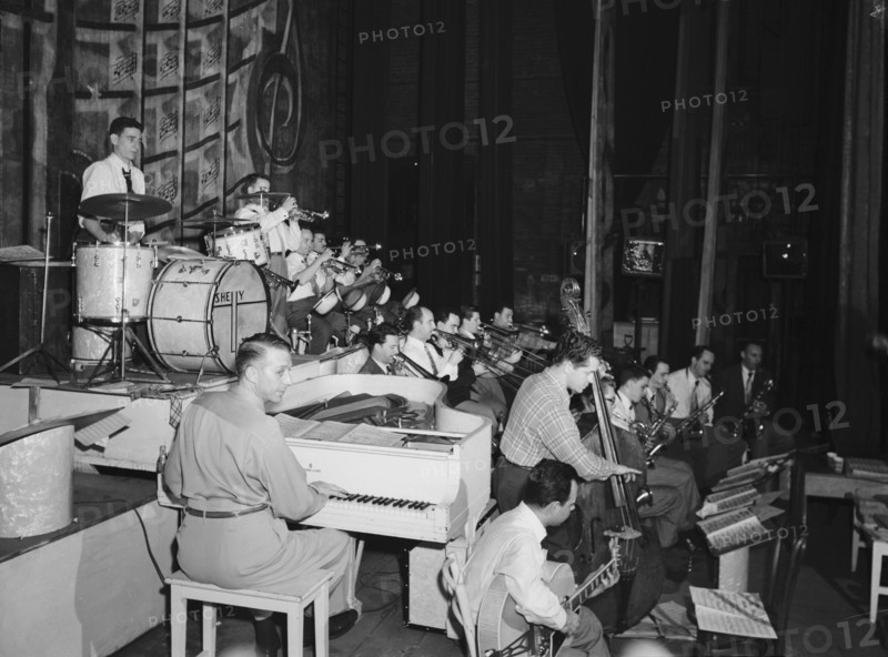 Portrait of Stan Kenton, Laurindo Almeida, Eddie Safranski, Bob Cooper...Richmond, Va.(?),1947 or 48 Creator: William Paul Gottlieb.