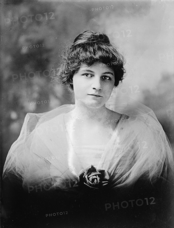 Edna Dixon, 1917. Creator: Unknown.