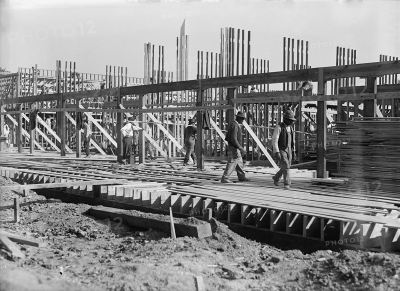 Food Administration, U.S. Construction of Headquarters Building, 1917. Creator: Harris & Ewing.