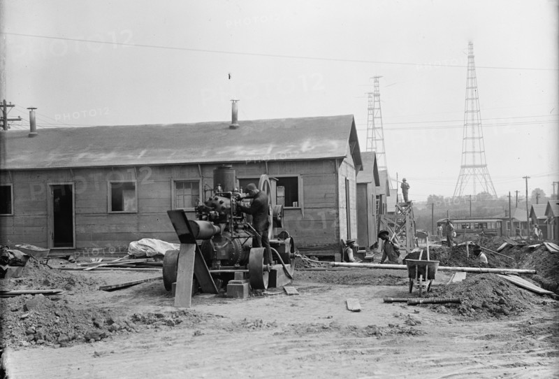 Fort McHenry, Cement Gun Used in Building Camp, 1917. Creator: Harris & Ewing.