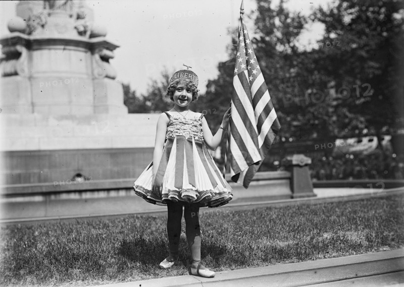 Fourth of July - Child As 'Liberty', 1916. Creator: Harris & Ewing.