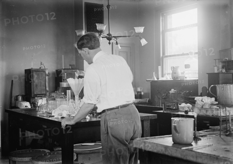 Hygiene Laboratory, 1913. Creator: Harris & Ewing.