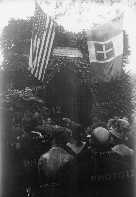 Italian Commission To U.S. - at Tomb of Washington, 1917. Creator: Harris & Ewing.