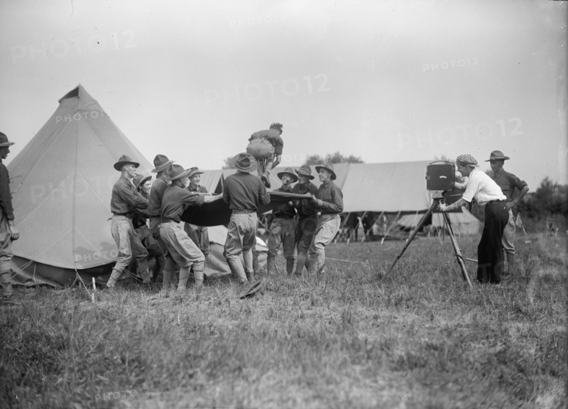 National Guard of D.C. - Field Tactics, 1915. Creator: Harris & Ewing.