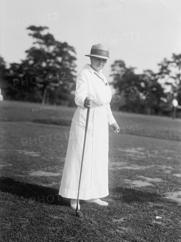 Mrs. R.L. Owen, Golf, 1917. Creator: Harris & Ewing.