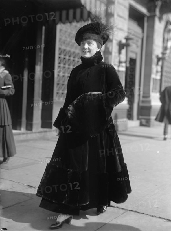 Mary Roberts Rinehart, Mrs. Stanley M. Rinehart-Fiction Writer. Snap, 1915. Creator: Harris & Ewing.