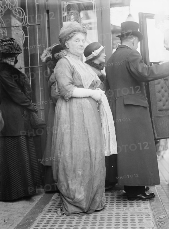 Mrs. Julia Green Scott, I.E., Mrs. Matthew T. Scott, Ex-President General of D.A.R., 1913. Creator: Harris & Ewing.