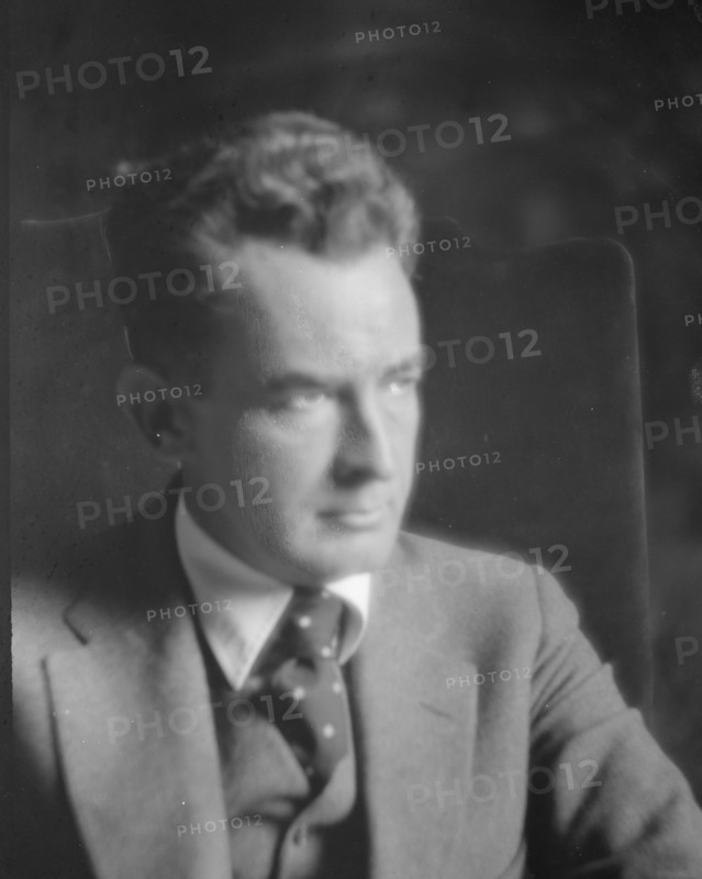Flagg, Montgomery, Mr., portrait photograph, between 1917 and 1921. Creator: Arnold Genthe.