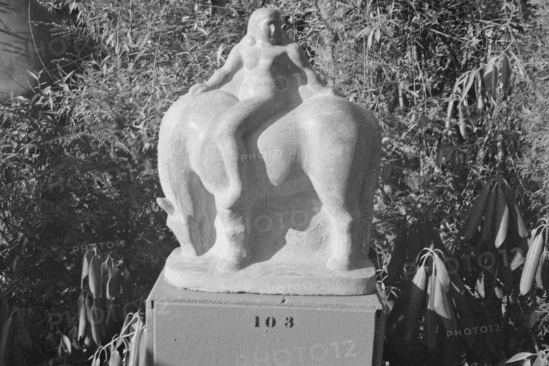 Zorach sculpture show, ca. 1922. Creator: Arnold Genthe.
