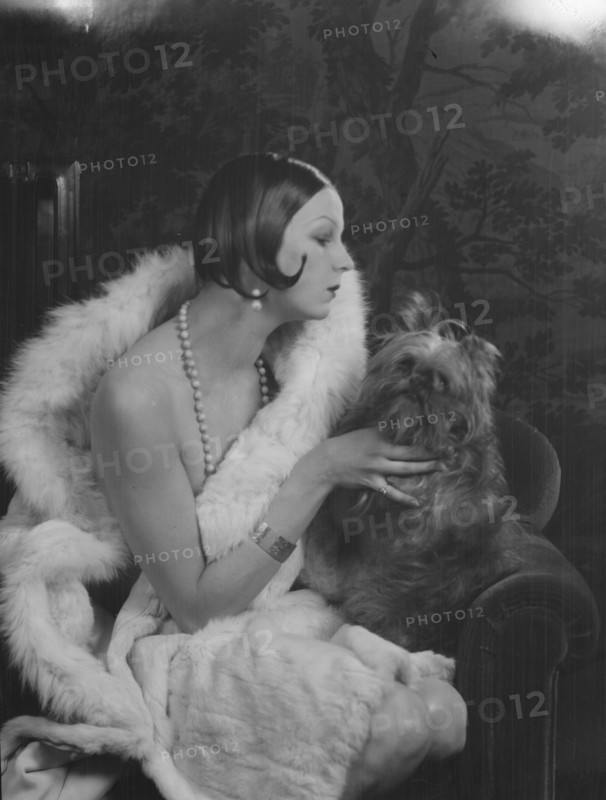 Carise, Erna, Mme.,  portrait photograph, 1928 Creator: Arnold Genthe.