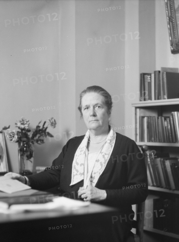Dunn, Anne, Miss, portrait photograph, 1927 Creator: Arnold Genthe.