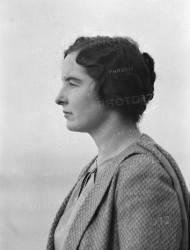 McMahon, Florence, Miss, portrait photograph, 1928 June. Creator: Arnold Genthe.