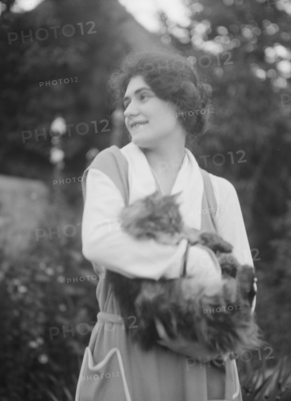 Savagoy, Henriette, with cat, outdoors, 1922 July 31. Creator: Arnold Genthe.