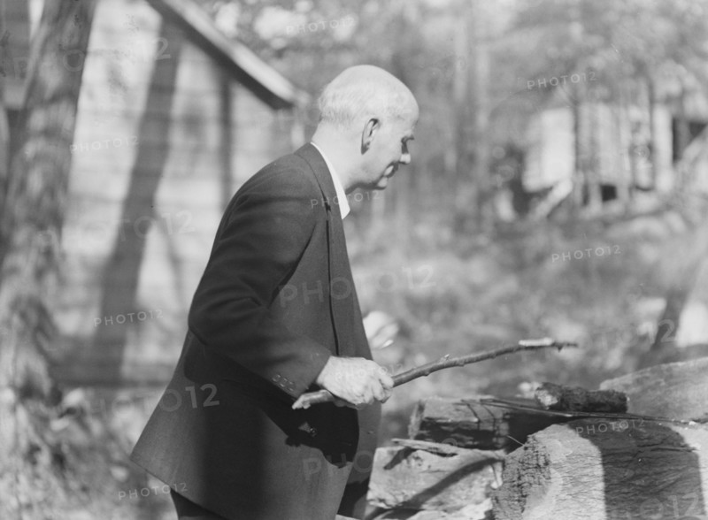 Sexton, Mr., standing outdoors, between 1932 and 1936. Creator: Arnold Genthe.