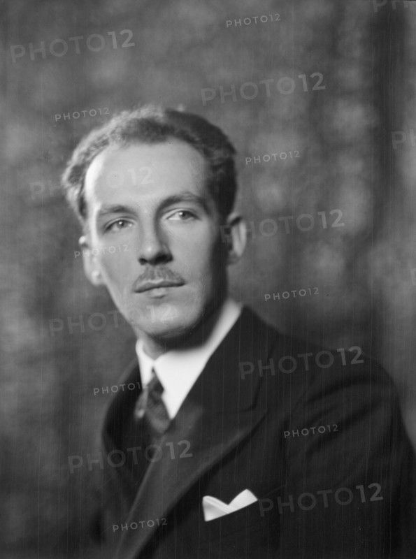 Theremin, Mr., portrait photograph, 1928 May 3. Creator: Arnold Genthe.
