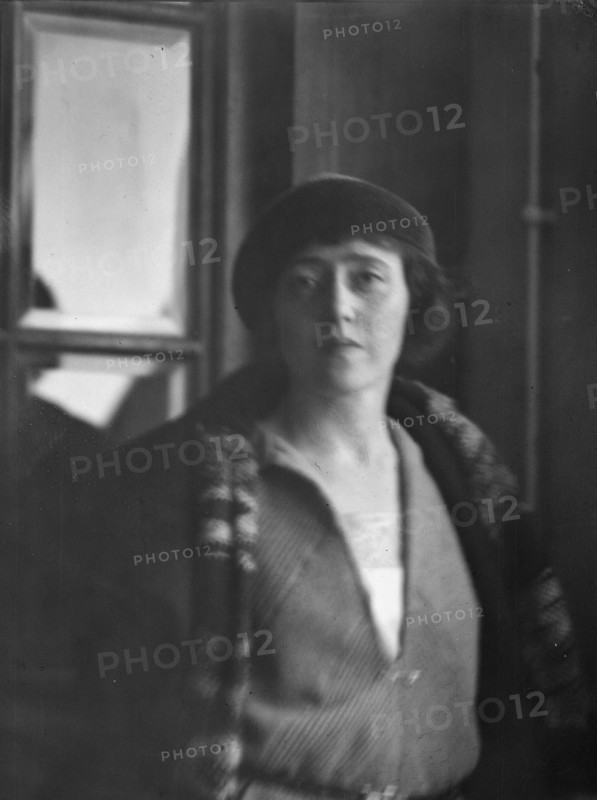 Walter, Valerie, Miss, portrait photograph, 1930 Oct. Creator: Arnold Genthe.