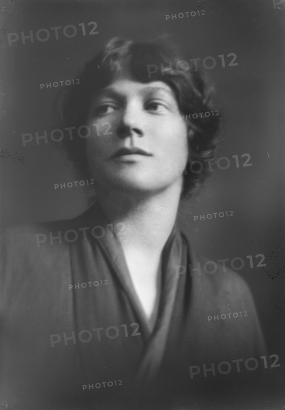 Allison, J.M., Mrs., portrait photograph, 1917 Oct. 25. Creator: Arnold Genthe.