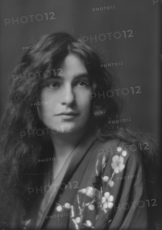 Babcock, Jessie C., Miss, portrait photograph, 1912 May 28. Creator: Arnold Genthe.