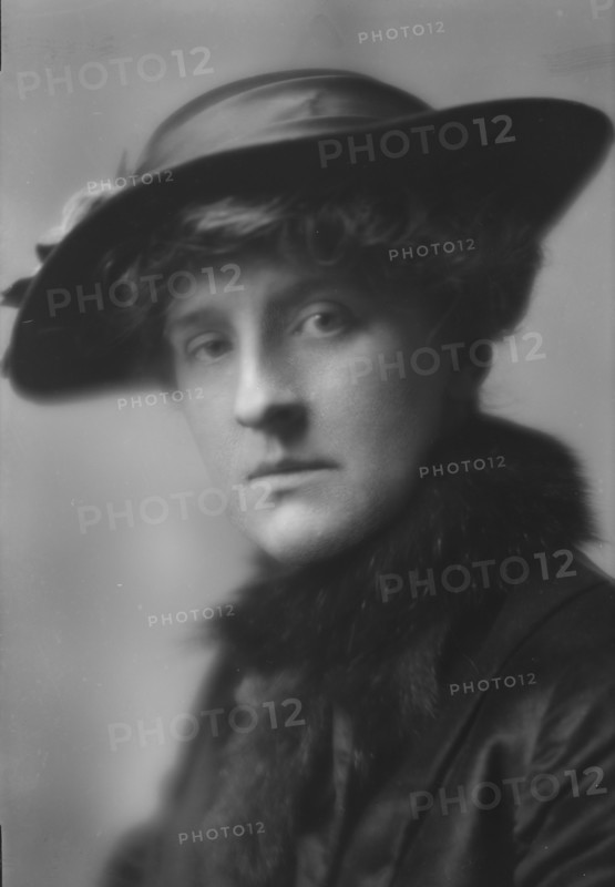 Bailey, Miss, portrait photograph, 1915 Feb. 17. Creator: Arnold Genthe.