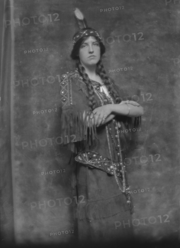 Barhyte, Marion, Miss, portrait photograph, 1914 Feb. 25. Creator: Arnold Genthe.