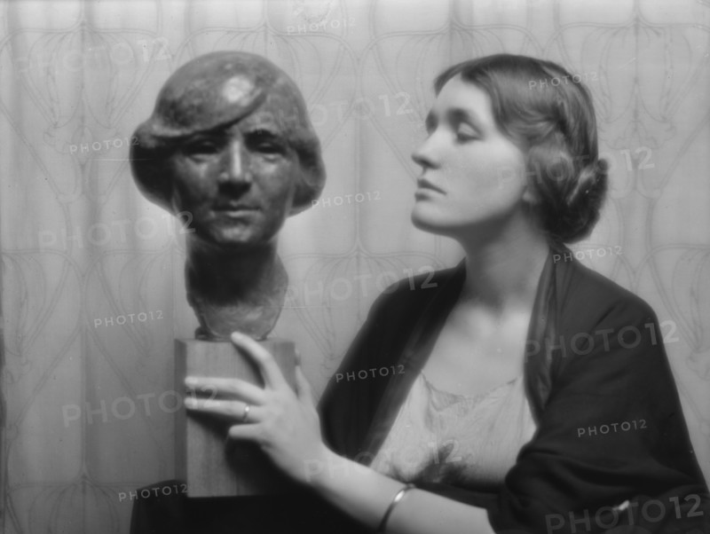 Barnwell, Mrs., portrait photograph, 1913. Creator: Arnold Genthe.
