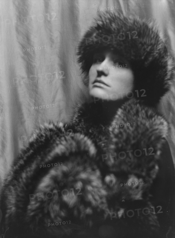 Barnwell, Mrs., portrait photograph, between 1913 and 1942. Creator: Arnold Genthe.