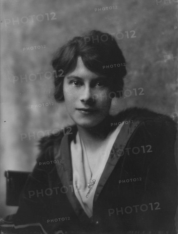 Black, H.N., Miss, portrait photograph, not before 1916. Creator: Arnold Genthe.