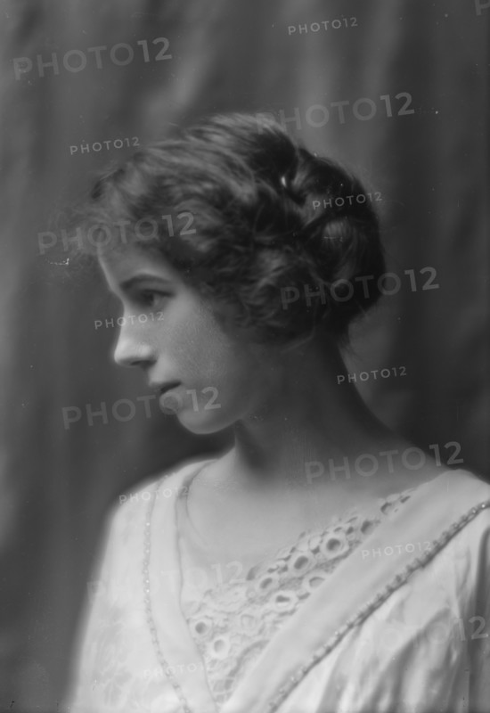Blair, Sophia, Miss, portrait photograph, 1912 July 5. Creator: Arnold Genthe.