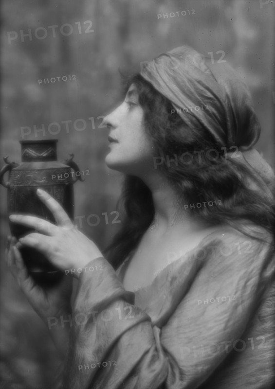 Carter, Malvina Longfellow, portrait photograph, 1912 or 1913. Creator: Arnold Genthe.