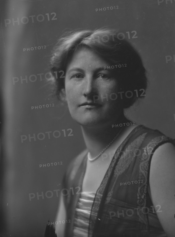 Christie, Winifred, Miss, portrait photograph, not before 1916. Creator: Arnold Genthe.
