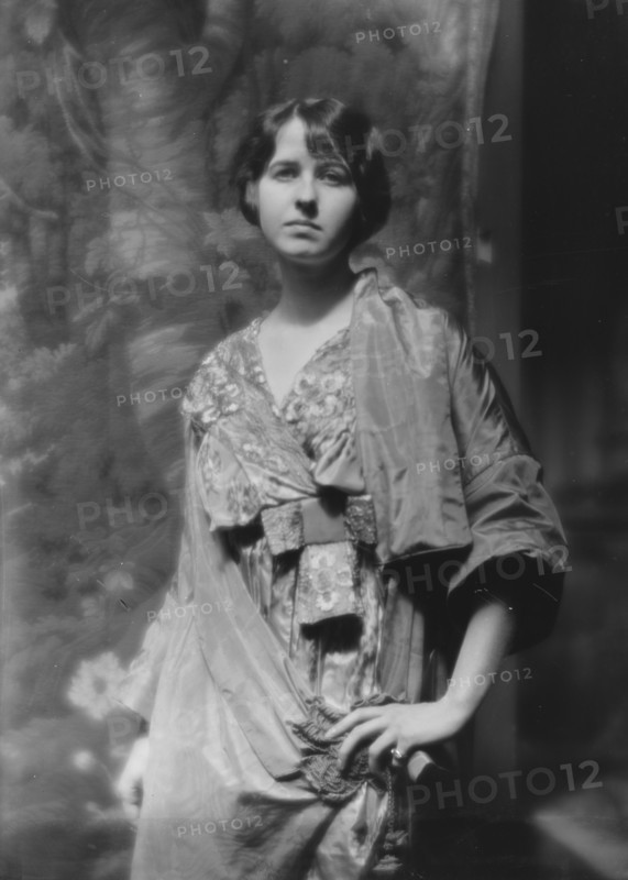 Claflin, Beatrice, portrait photograph, 1913. Creator: Arnold Genthe.
