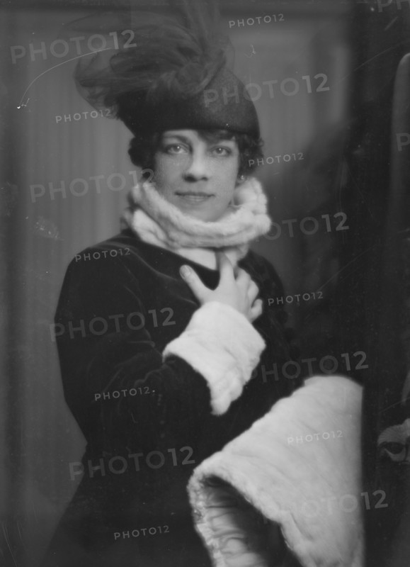 Claussen, Julia, Miss, portrait photograph, 1916 Mar. 2. Creator: Arnold Genthe.