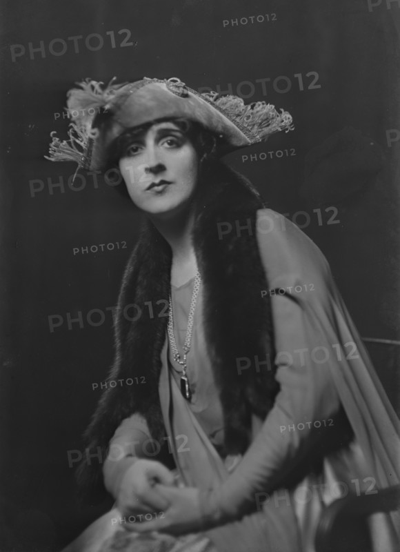 Cowl, Jane, Miss, portrait photograph, 1918 Oct. 14. Creator: Arnold Genthe.
