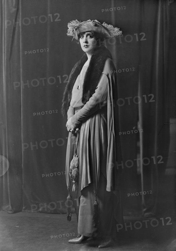 Cowl, Jane, Miss, portrait photograph, 1918 Oct. 14. Creator: Arnold Genthe.